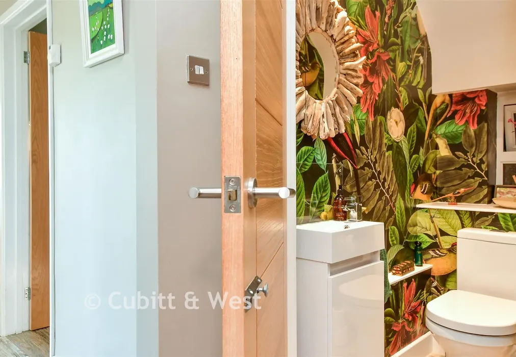Cloakroom - Bankside, Brighton, East Sussex - Wards of Kent