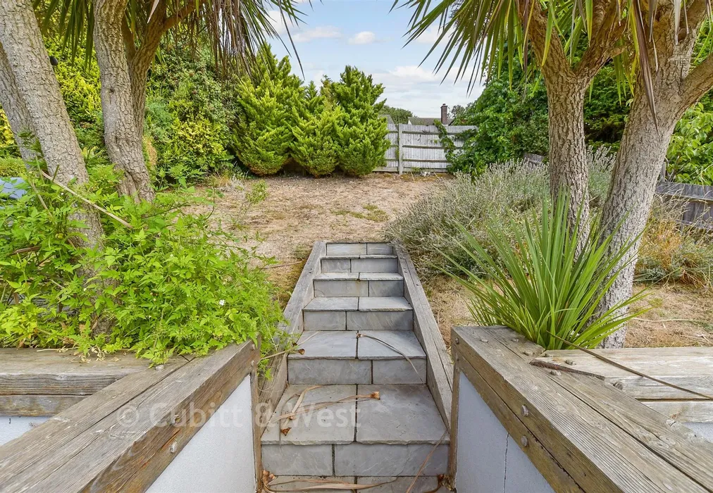 Rear Garden - Bankside, Brighton, East Sussex - Wards of Kent