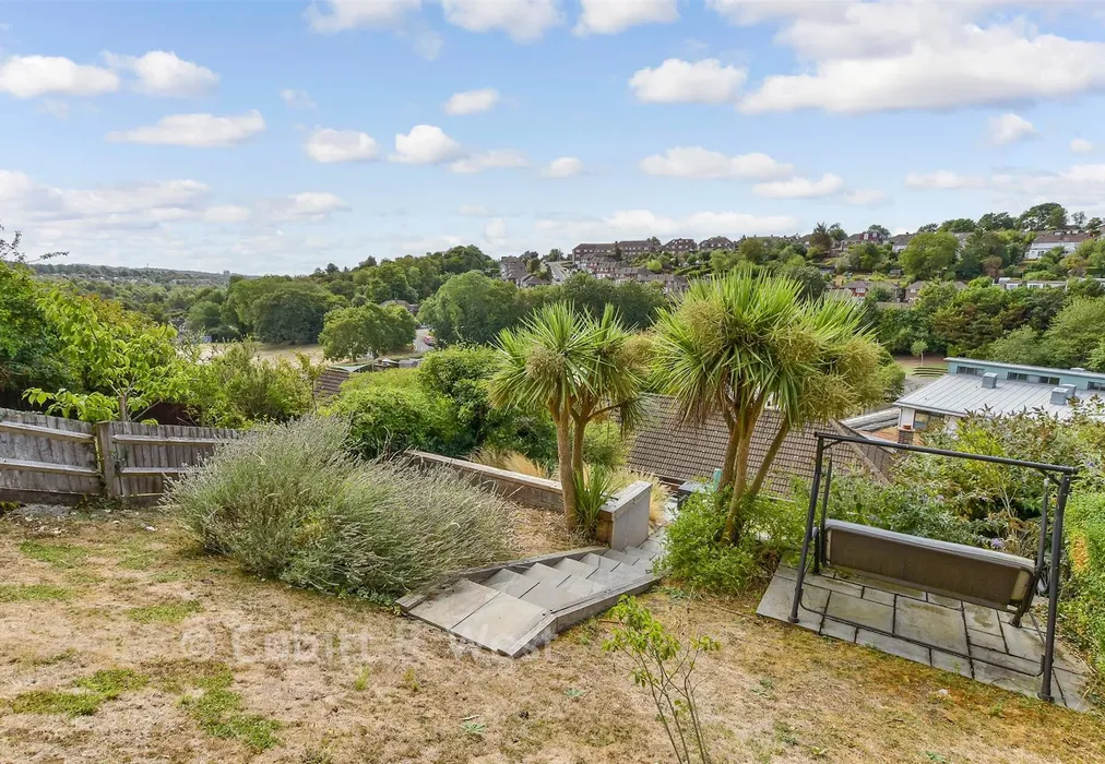 Rear Garden - Bankside, Brighton, East Sussex - Wards of Kent