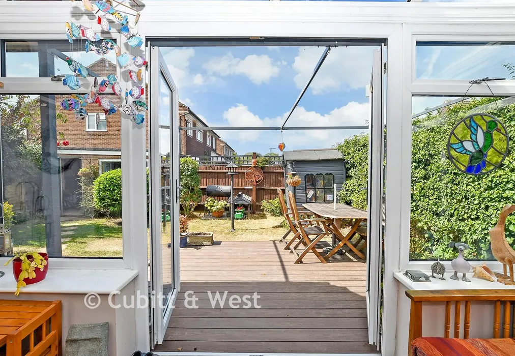 External Lifestyle Photograph - Poynes Road, Horley, Surrey - Wards of Kent