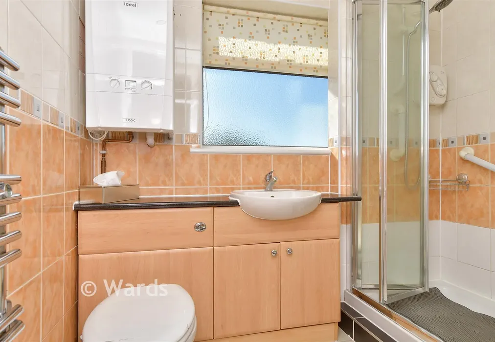 Bathroom - City Way, Rochester, Kent - Wards of Kent