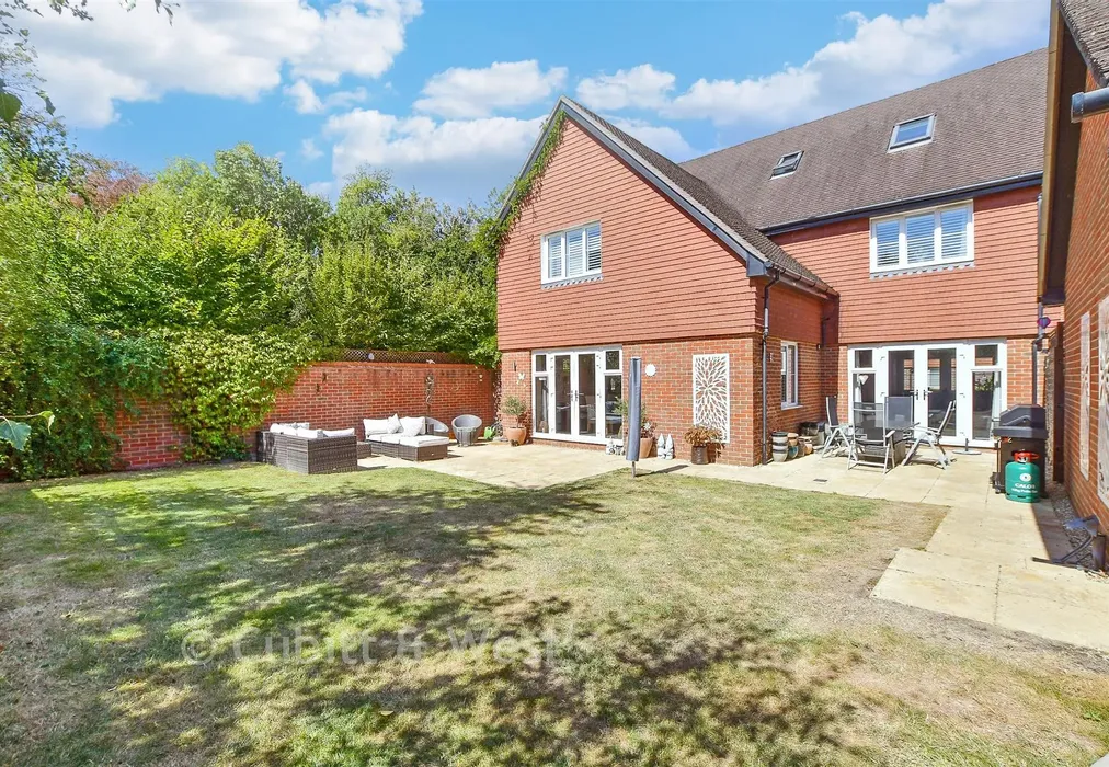 Rear Garden - Wychwood Place, Crawley Down, Crawley, West Sussex - Wards of Kent