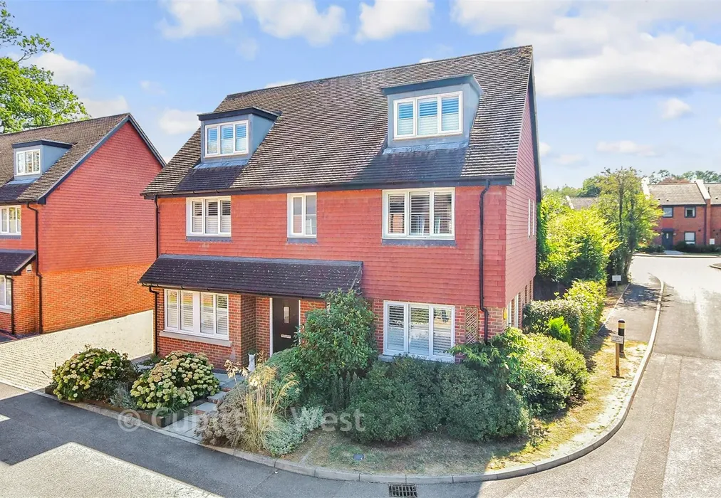Front web - Wychwood Place, Crawley Down, Crawley, West Sussex - Wards of Kent