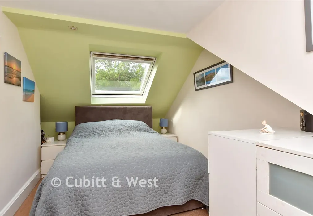 Bedroom 1 - Martens Field, Rodmell, Lewes, East Sussex - Wards of Kent