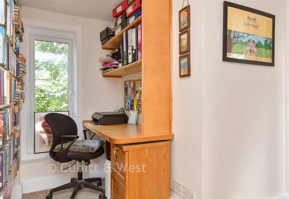 Internal Lifestyle Photograph - Martens Field, Rodmell, Lewes, East Sussex - Wards of Kent