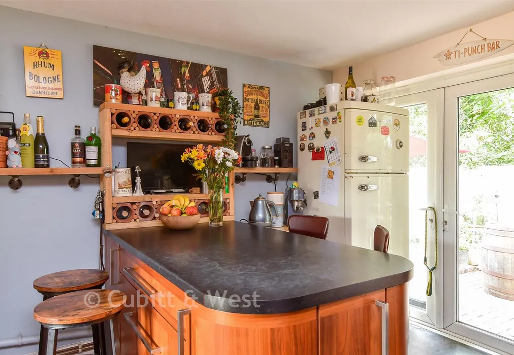 Internal Lifestyle Photograph - Martens Field, Rodmell, Lewes, East Sussex - Wards of Kent