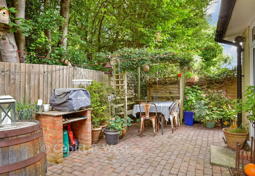 Rear Garden - Martens Field, Rodmell, Lewes, East Sussex - Wards of Kent