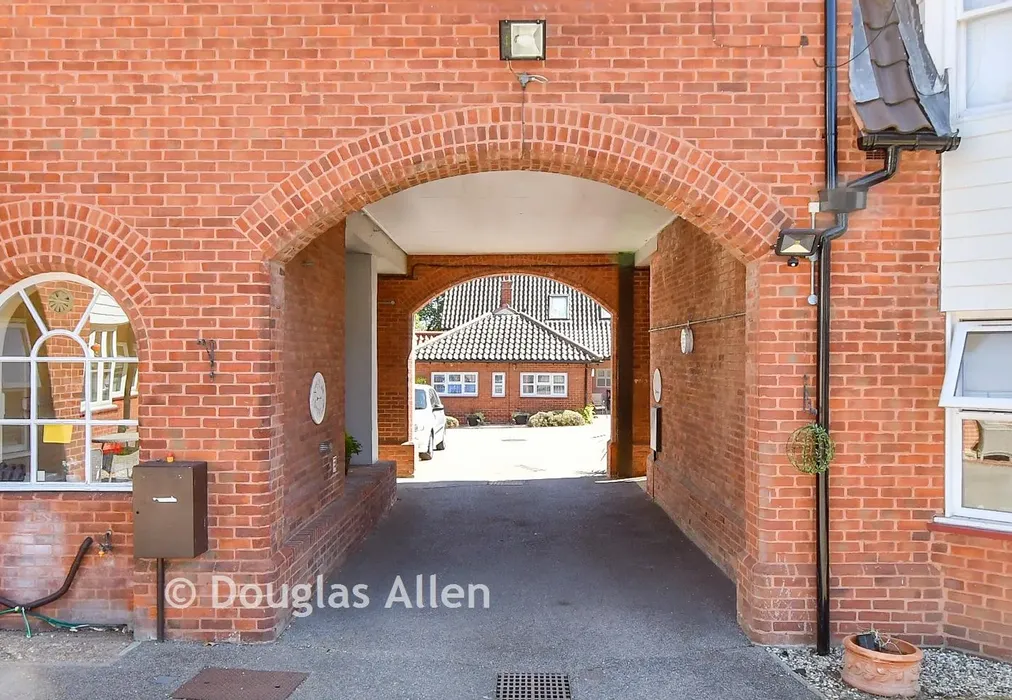 External Lifestyle Photograph - Bridgecote Lane, Basildon, Essex - Wards of Kent