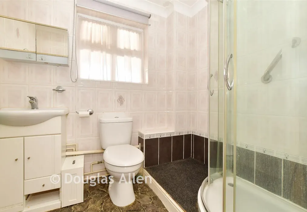 Shower Room - Bridgecote Lane, Basildon, Essex - Wards of Kent