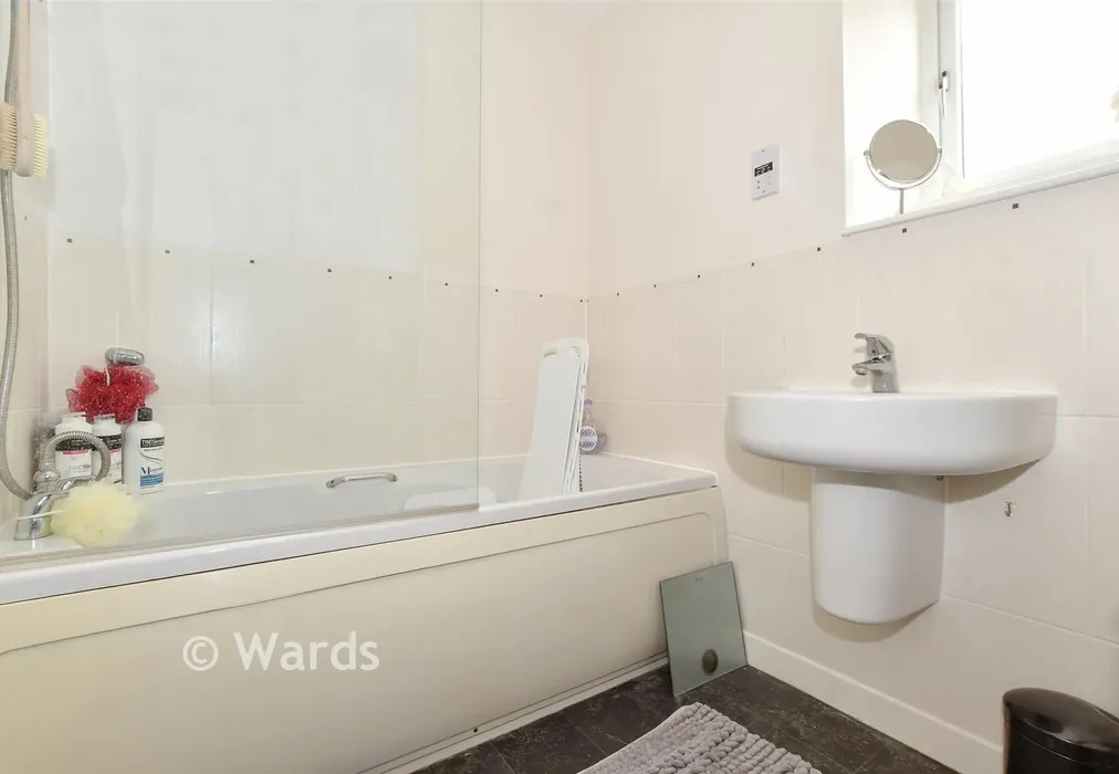 Bathroom - Fraser Way, Folkestone, Kent - Wards of Kent