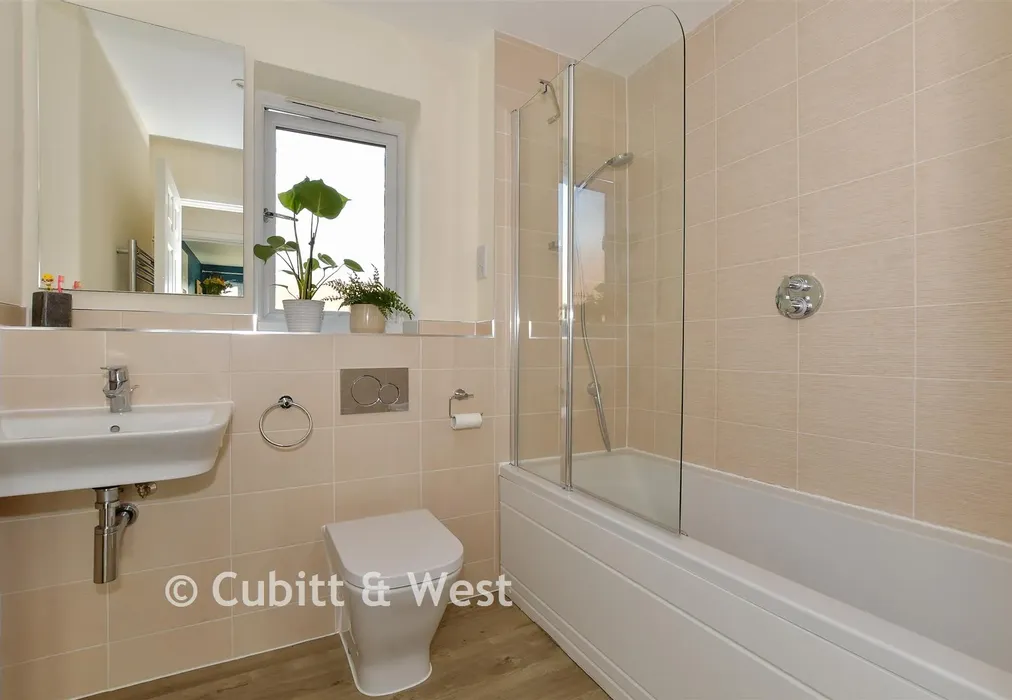 Bathroom - Bricklayer Lane, Faygate, Horsham, West Sussex - Wards of Kent