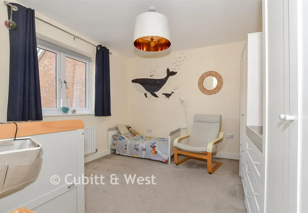 Bedroom 2 - Bricklayer Lane, Faygate, Horsham, West Sussex - Wards of Kent