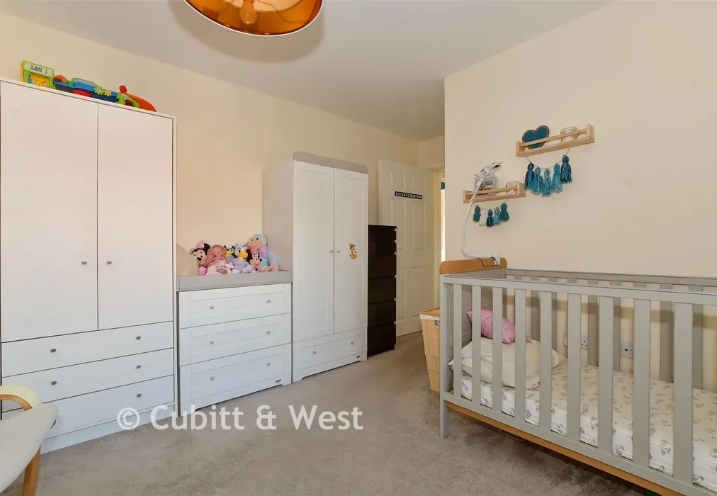 Bedroom 2 - Bricklayer Lane, Faygate, Horsham, West Sussex - Wards of Kent