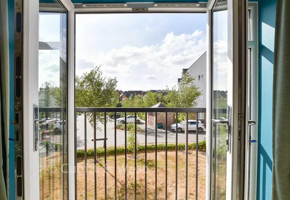 Balcony - Bricklayer Lane, Faygate, Horsham, West Sussex - Wards of Kent