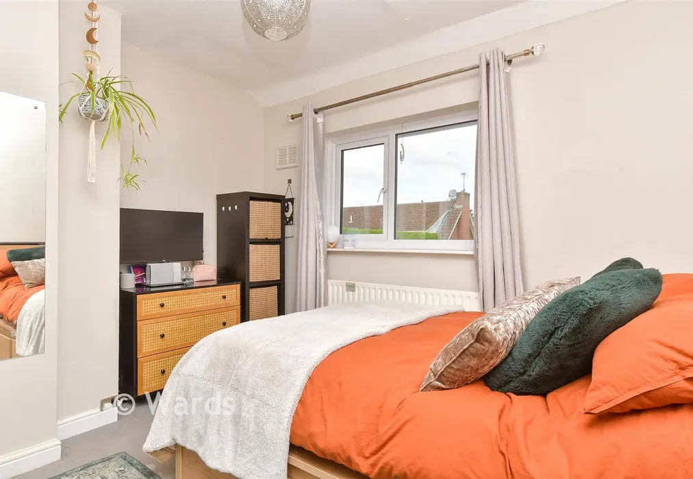 Bedroom 1 - Vernon Close, West Kingsdown, Sevenoaks, Kent - Wards of Kent