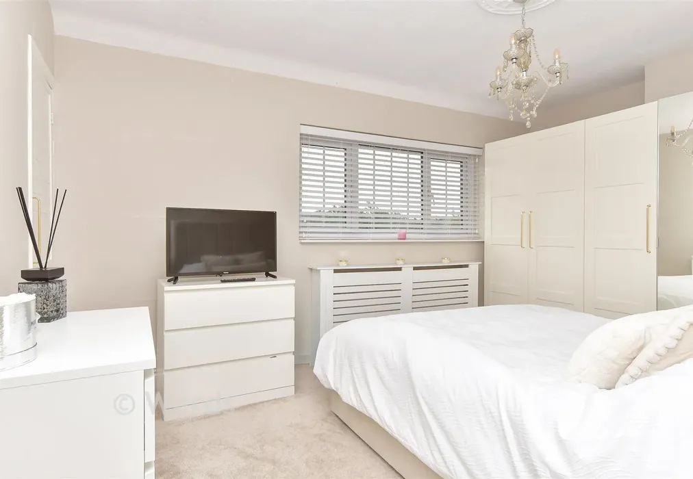 Bedroom 1 - Vernon Close, West Kingsdown, Sevenoaks, Kent - Wards of Kent