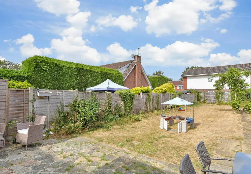 Rear Garden - Vernon Close, West Kingsdown, Sevenoaks, Kent - Wards of Kent