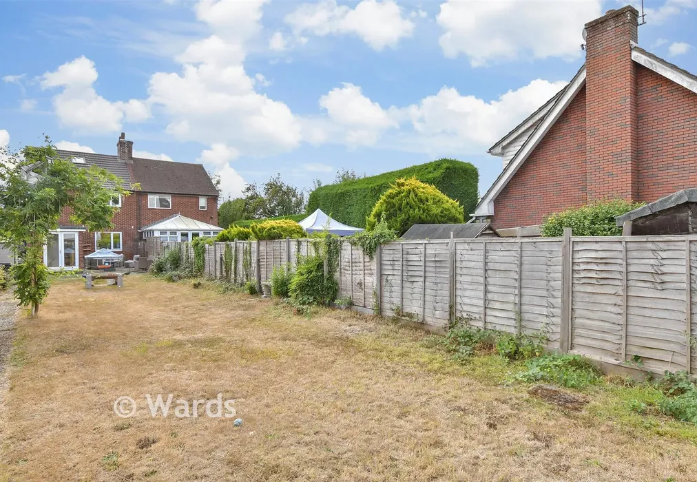 Rear Garden - Vernon Close, West Kingsdown, Sevenoaks, Kent - Wards of Kent