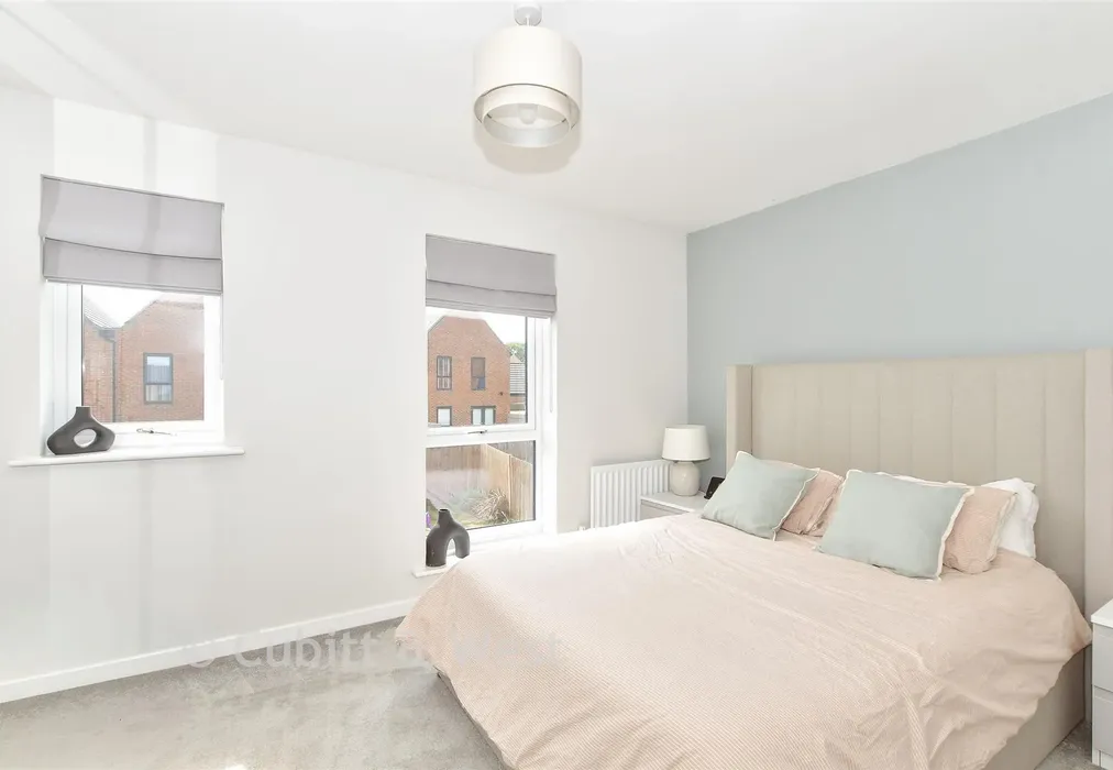 Bedroom 1 - Mountain Street, Pease Pottage, West Sussex - Wards of Kent