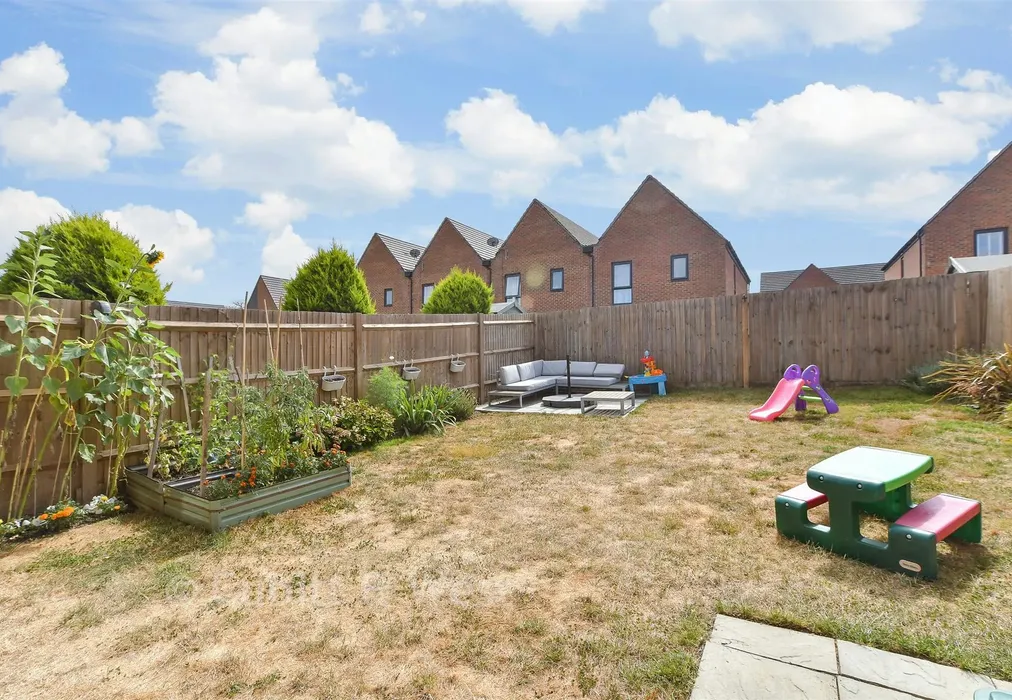Rear Garden - Mountain Street, Pease Pottage, West Sussex - Wards of Kent