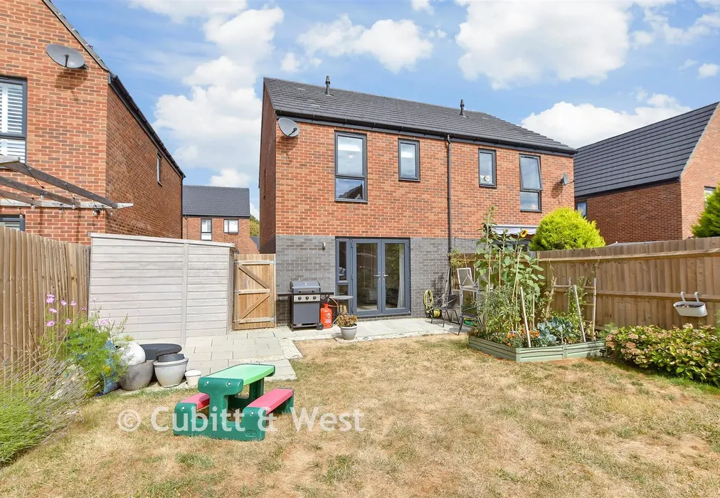 Rear Garden - Mountain Street, Pease Pottage, West Sussex - Wards of Kent