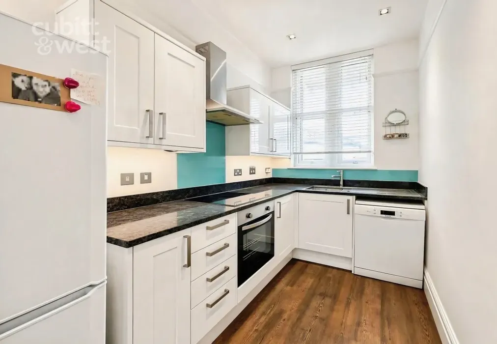 Kitchen - Ship Street, Brighton, BN1 - Wards of Kent
