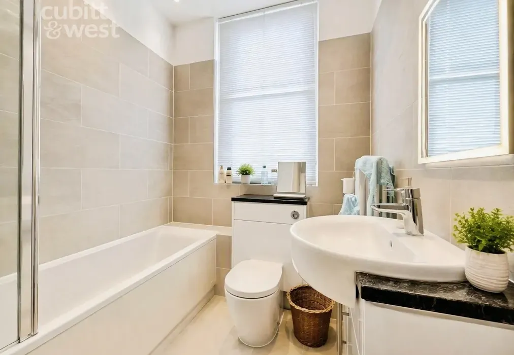 Bathroom - Ship Street, Brighton, BN1 - Wards of Kent