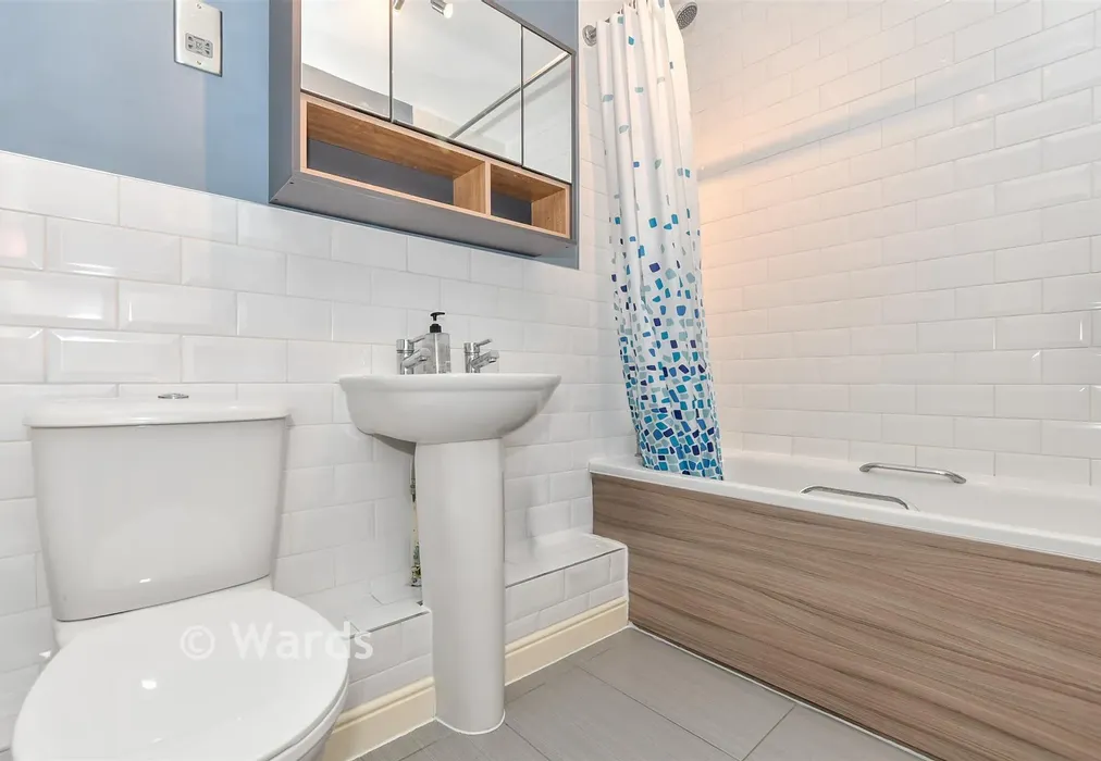 Bathroom - Edward Vinson Drive, Faversham, Kent - Wards of Kent