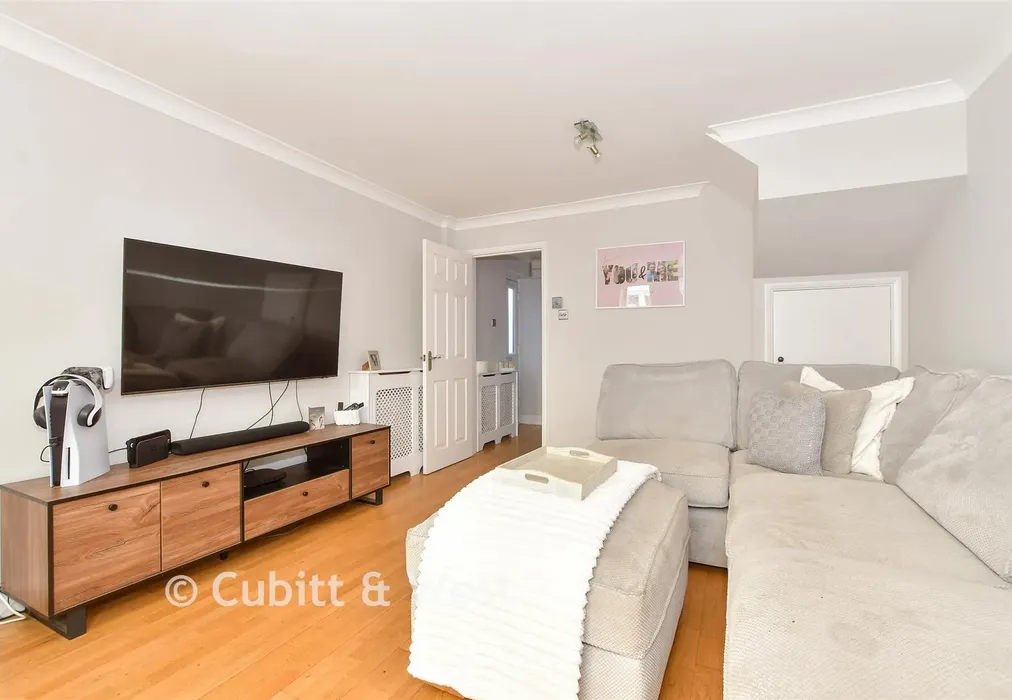 Lounge - Crawley Road, Horsham, West Sussex - Wards of Kent