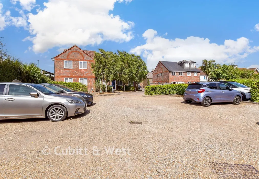 Driveway/Parking - Crawley Road, Horsham, West Sussex - Wards of Kent