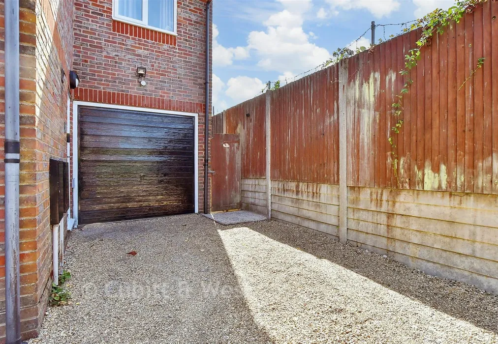 Garage - Crawley Road, Horsham, West Sussex - Wards of Kent