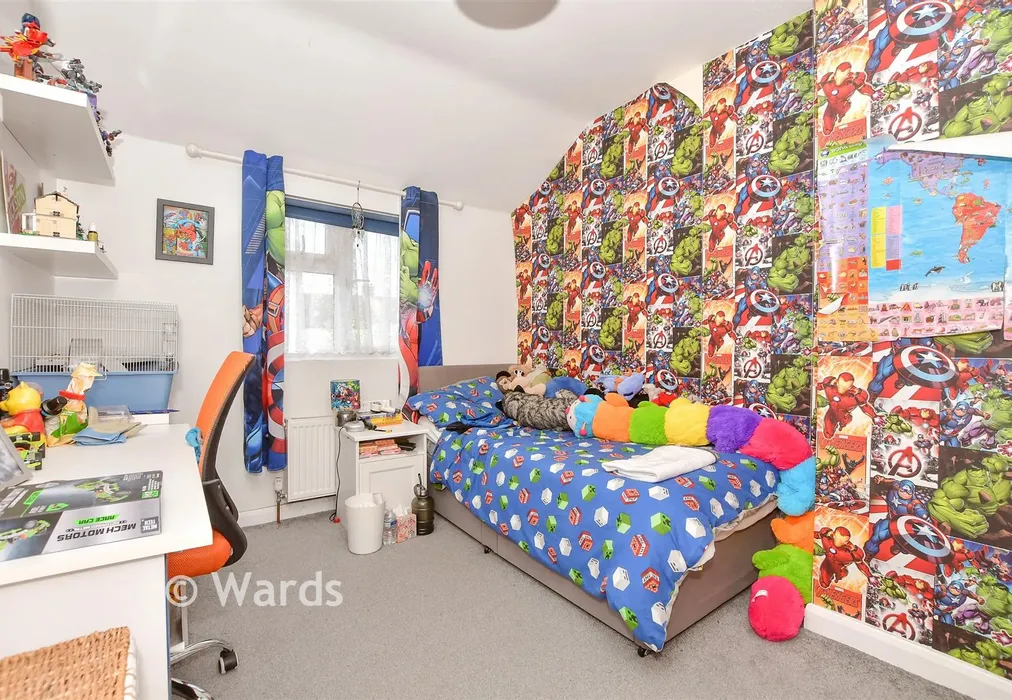 Bedroom 1 - Carpenters Lane, Hadlow, Tonbridge, Kent - Wards of Kent