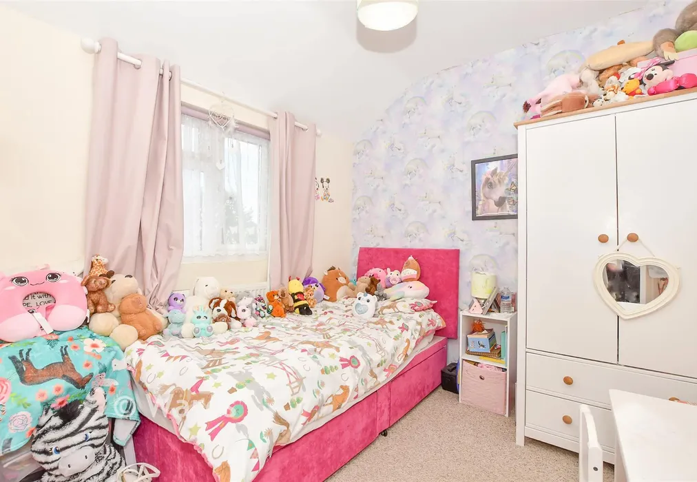 Bedroom 3 - Carpenters Lane, Hadlow, Tonbridge, Kent - Wards of Kent