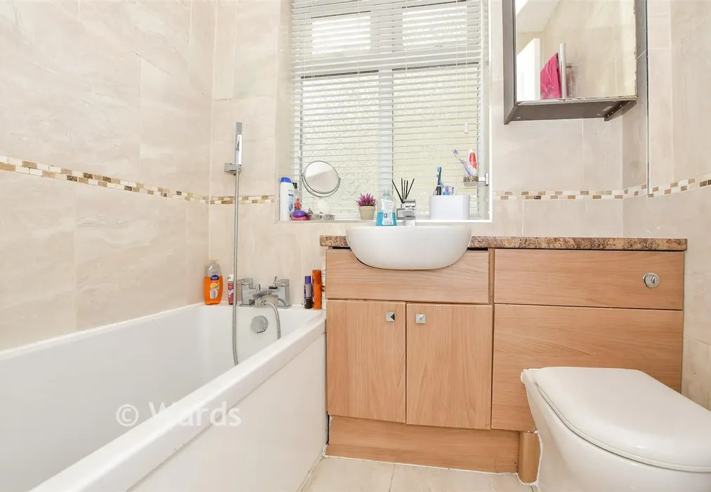 Bathroom - Carpenters Lane, Hadlow, Tonbridge, Kent - Wards of Kent