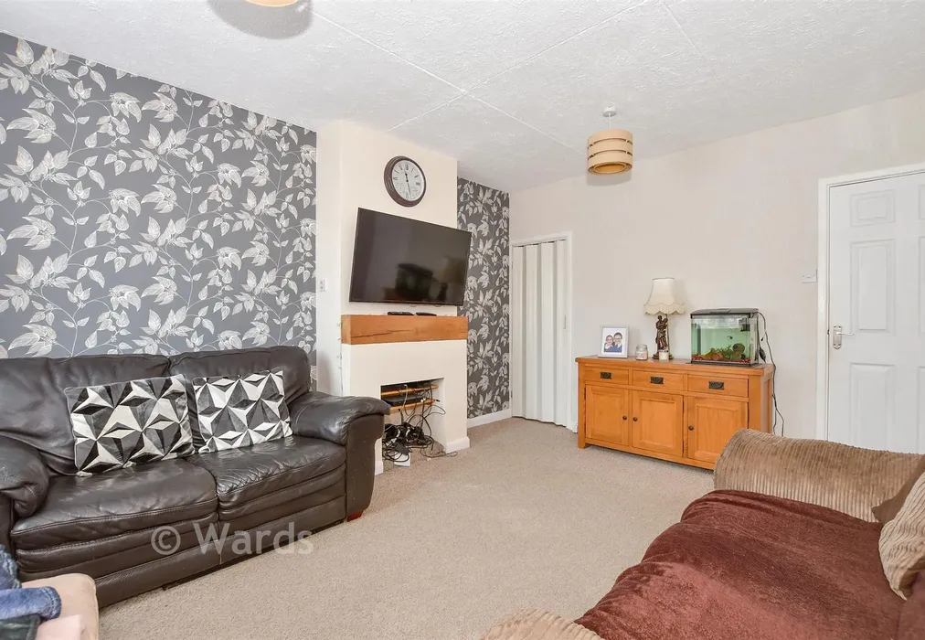 Lounge - Carpenters Lane, Hadlow, Tonbridge, Kent - Wards of Kent