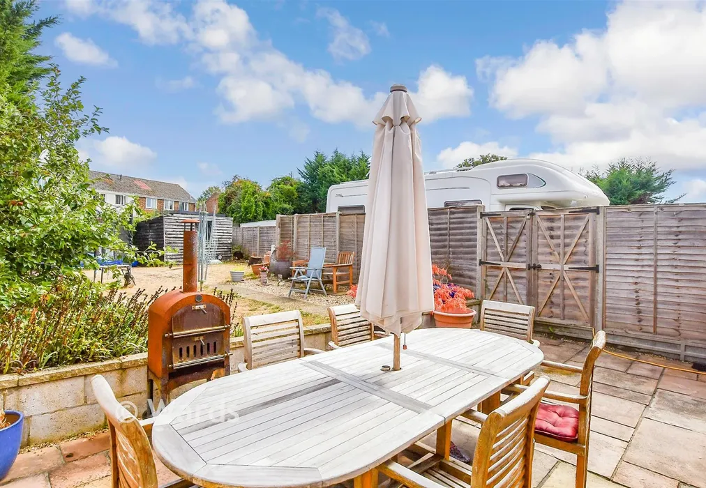 Rear Garden - Carpenters Lane, Hadlow, Tonbridge, Kent - Wards of Kent