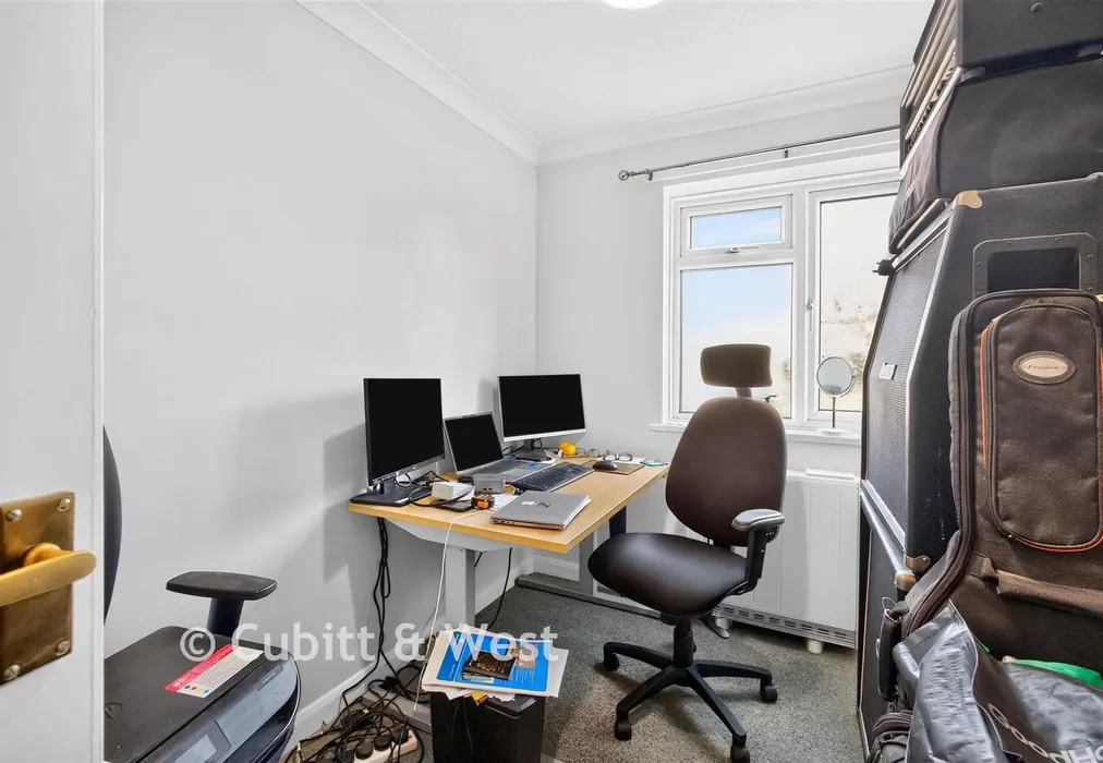 Bedroom 3 - Sea Front, Hayling Island, Hampshire - Wards of Kent