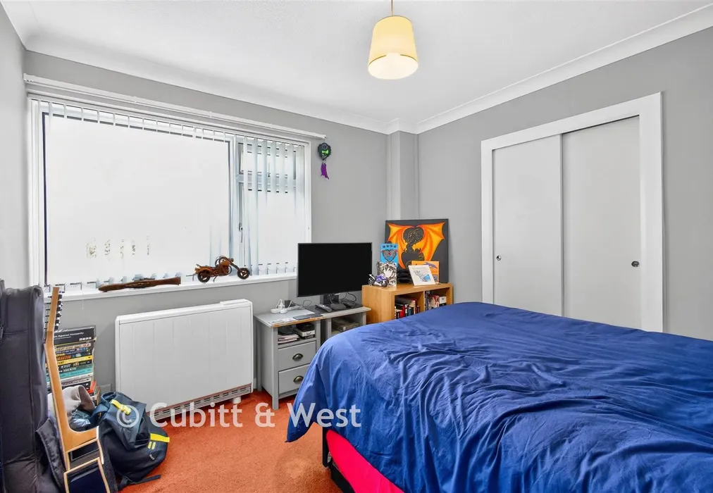 Bedroom 2 - Sea Front, Hayling Island, Hampshire - Wards of Kent