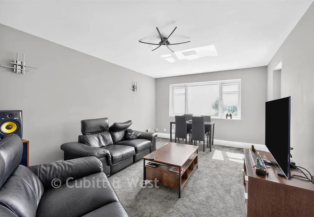 Lounge - Sea Front, Hayling Island, Hampshire - Wards of Kent