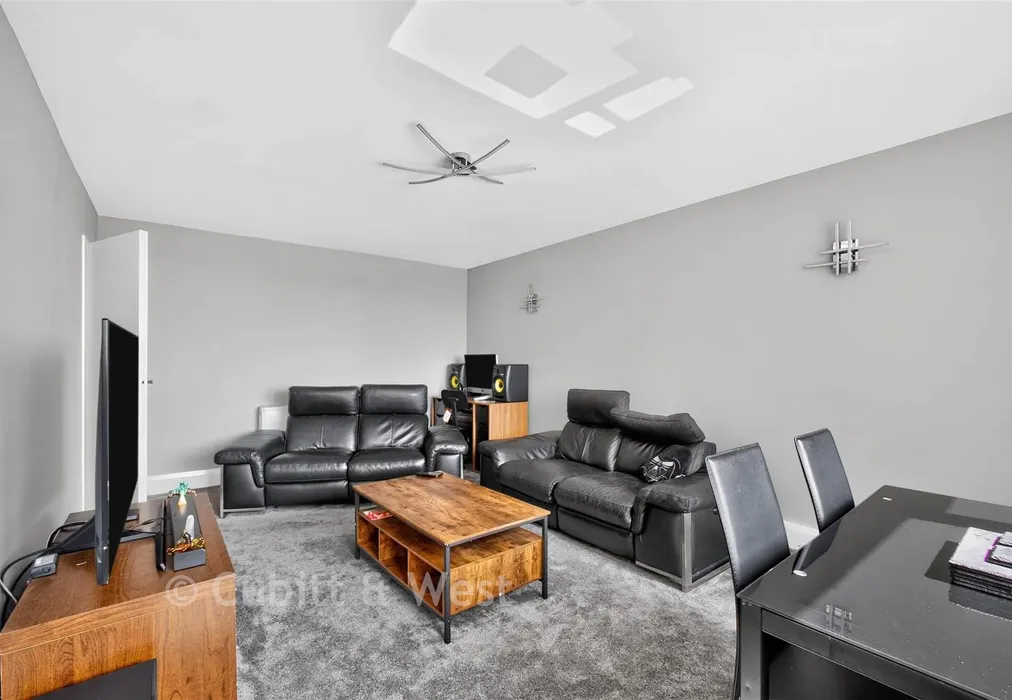 Lounge - Sea Front, Hayling Island, Hampshire - Wards of Kent