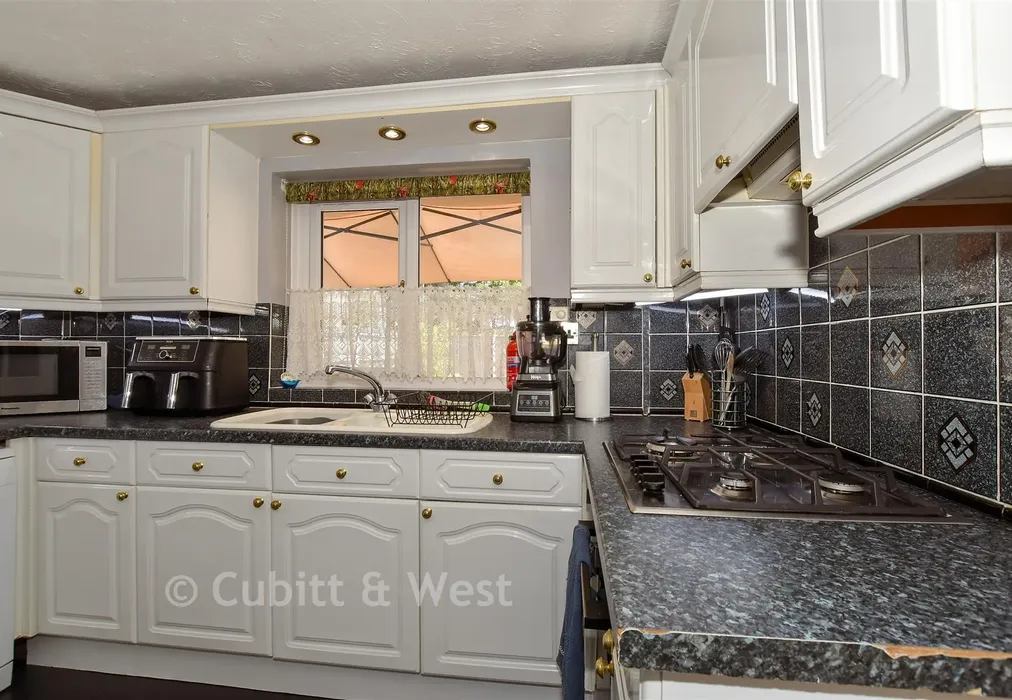 Kitchen - Climping Road, Ifield, Crawley, West Sussex - Wards of Kent