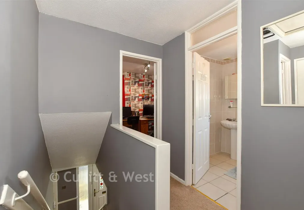 Landing - Climping Road, Ifield, Crawley, West Sussex - Wards of Kent