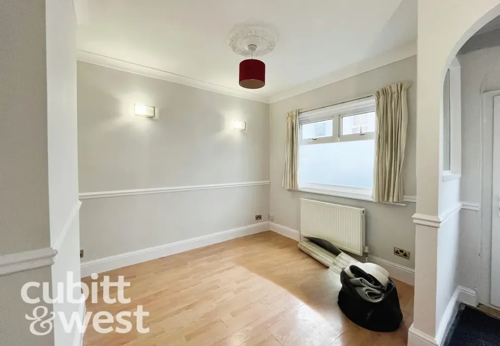  - DEPOSIT ALTERNATIVE AVAILABLE Hampshire Street PO1 - Wards of Kent