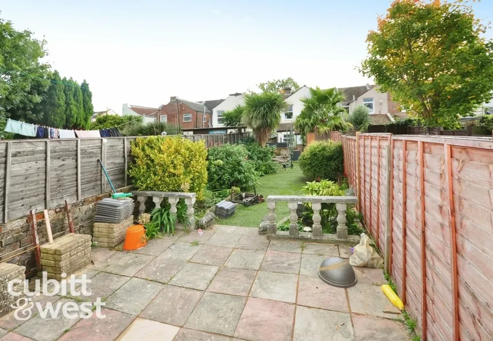  - DEPOSIT ALTERNATIVE AVAILABLE Hampshire Street PO1 - Wards of Kent