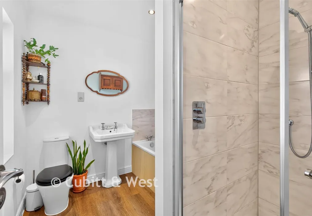 En-suite to bedroom 1 - Horseshoe Way, Walberton, West Sussex - Wards of Kent