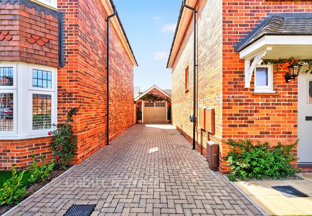 Garage - Horseshoe Way, Walberton, West Sussex - Wards of Kent