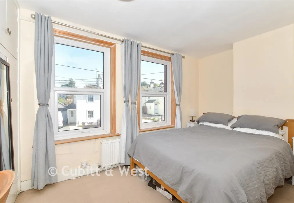 Bedroom 1 - Wivelsfield Road, Haywards Heath, West Sussex - Wards of Kent