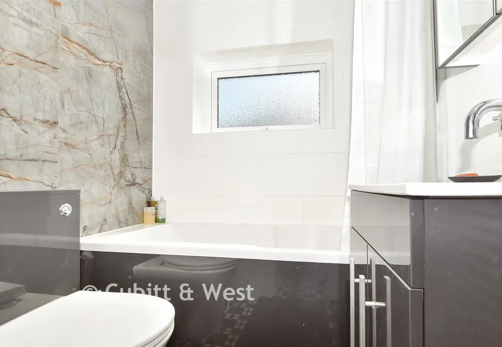 Bathroom - Wivelsfield Road, Haywards Heath, West Sussex - Wards of Kent