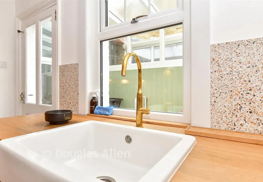 Internal Lifestyle Photograph - Eastbrook Road, Waltham Abbey, Essex - Wards of Kent