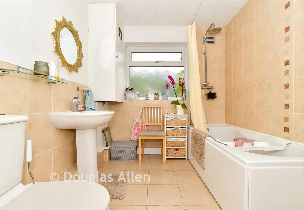 Bathroom - Eastbrook Road, Waltham Abbey, Essex - Wards of Kent